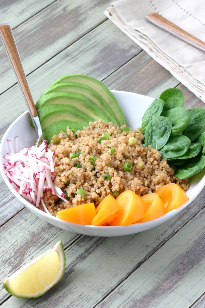 This Jamaican Jerk Quinoa combines chiles, allspice, nutmeg, cloves, and ginger for that spicy Jamaican taste. Great for making quinoa bowls, too!