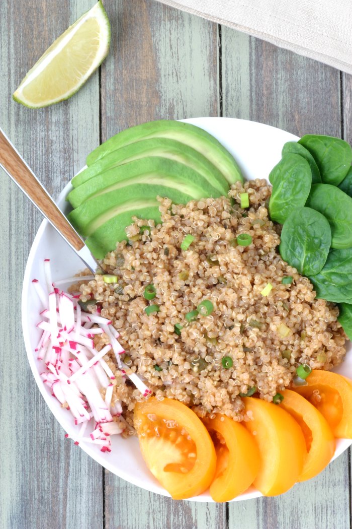 This Jamaican Jerk Quinoa combines chiles, allspice, nutmeg, cloves, and ginger for that spicy Jamaican taste. Great for making quinoa bowls, too!