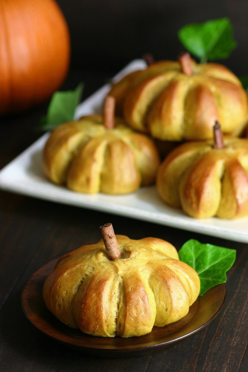 These delightful vegan Sweet Pumpkin Buns feature the comforting flavor of pumpkin along with warm spices and a hint of sweetness. 