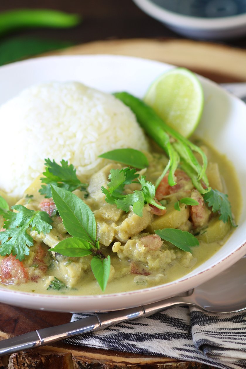Fresh, aromatic, and flavorful Thai Green Curry Paste is the base of delicious coconut curries and it enhances other dishes like fried rice, baked tofu, and salads.