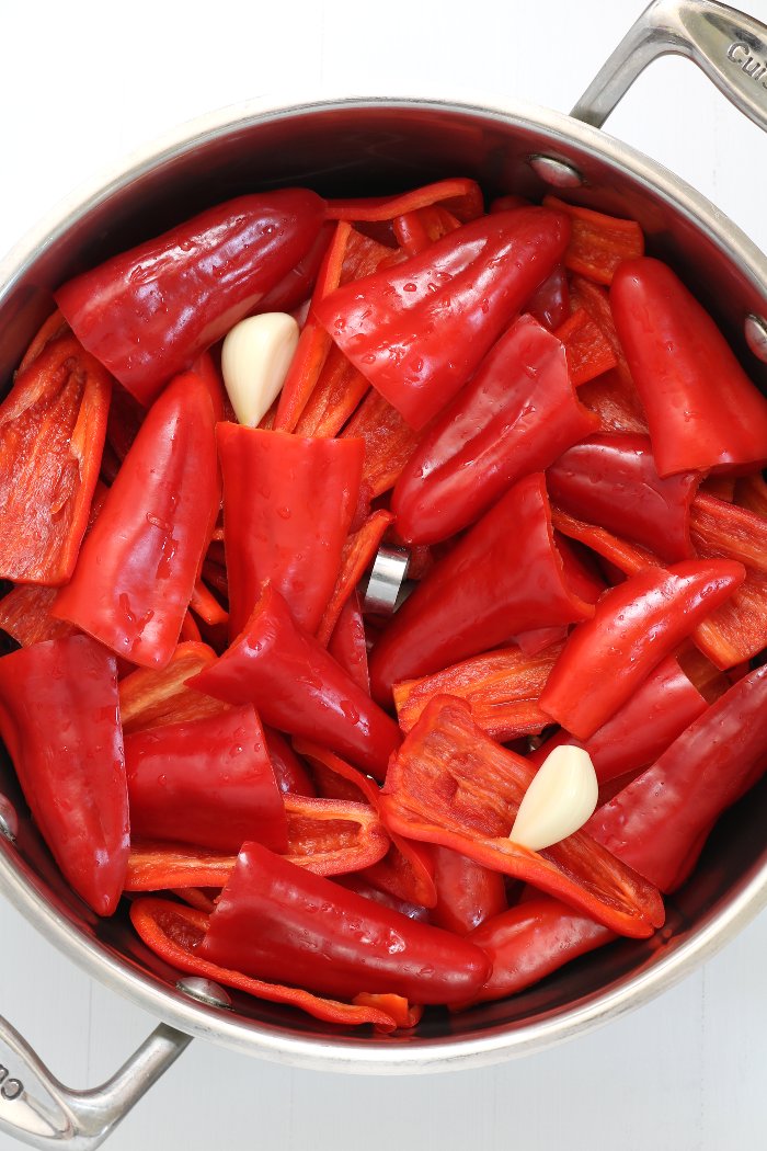A simple recipe for tasty Homemade Tunisian Harissa paste that you can make as spicy or as mild as you want.
