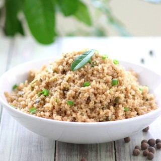 This Jamaican Jerk Quinoa combines chiles, allspice, nutmeg, cloves, and ginger for that spicy Jamaican taste. Great for making quinoa bowls, too!